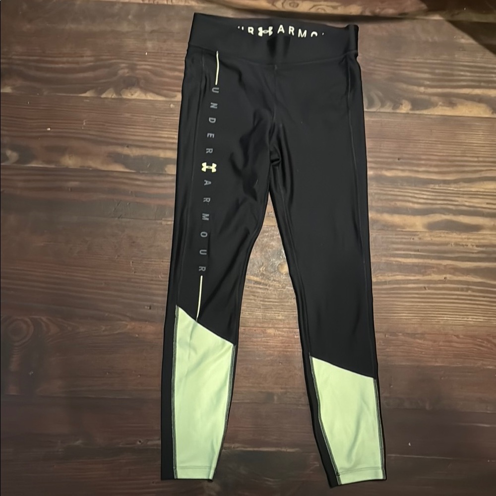 Under Armour GirlsBlack and Light Green Leggings/long underwear for skiing